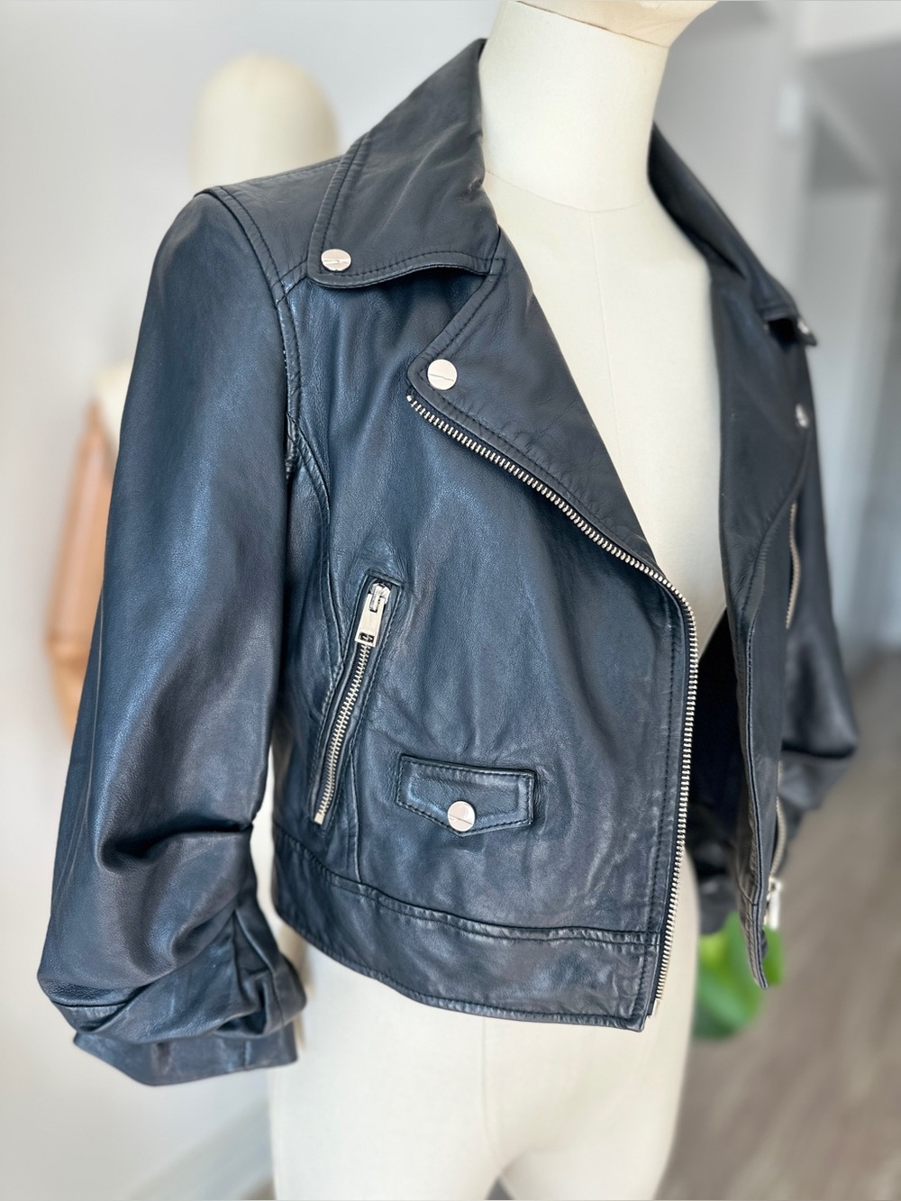 Lamarque Donna Leather jacket -
100% lamb leather - Picture 2 of 16